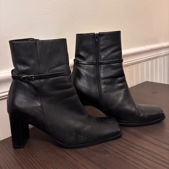 Vintage Leather Black Ankle Boots By Artiva Hilma Size 8M/Women Square Toe Boot - Picture 1 of 5